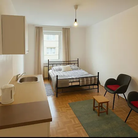 Bed & Breakfast Beenie 5